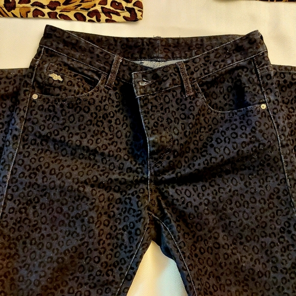 ARMANI EXCHANGE Jeans ๐ Pants, Two T-shirts Animal Print Leopard ๐ Print - Picture 10 of 12